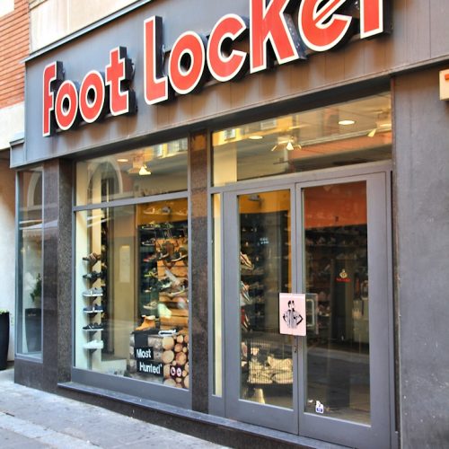 12_Foot_Locker_sportswear_and_footwear,_fashion_store_in_Piacenza,_Italy